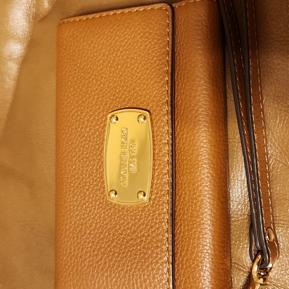 MICHAEL Michael Kors Handbags - Michael Kors Wallet/Credit Card/ Phone Wristlet NWOT